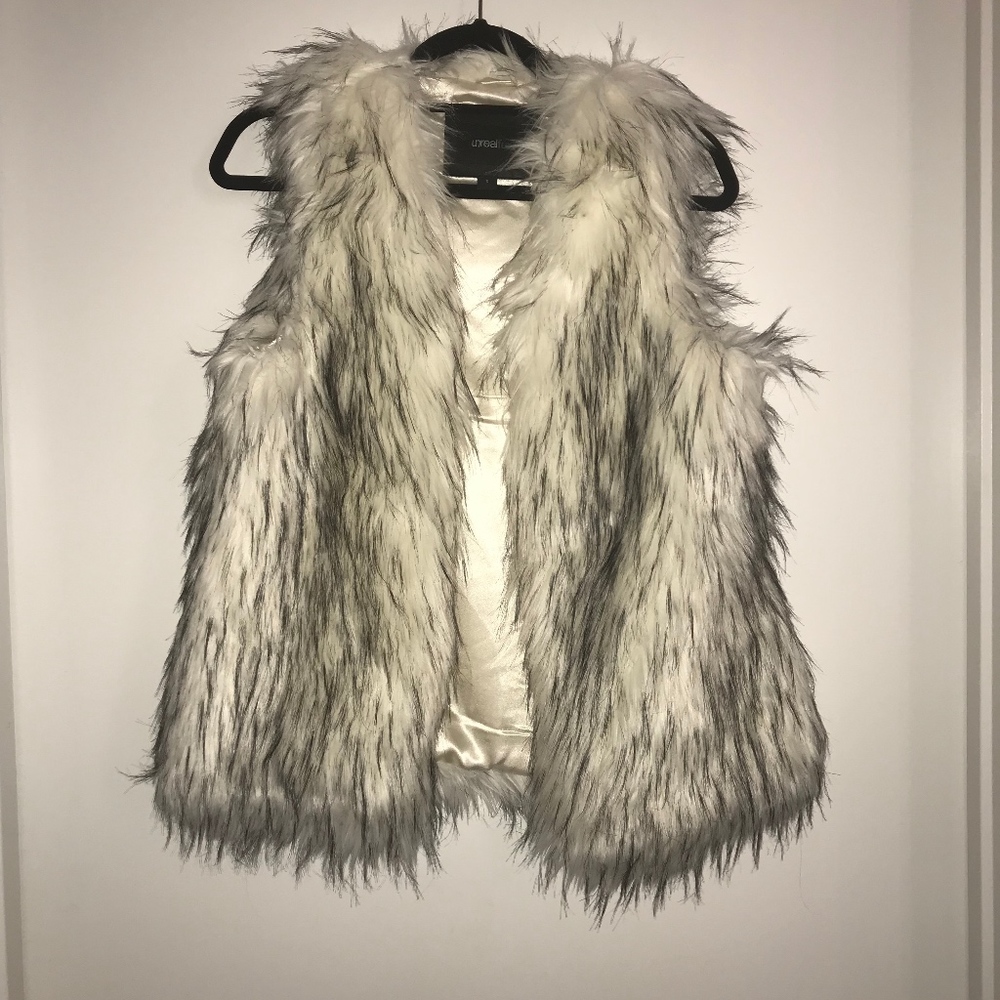 Unreal Faux Fur Icebreaker Vest (White, size S)